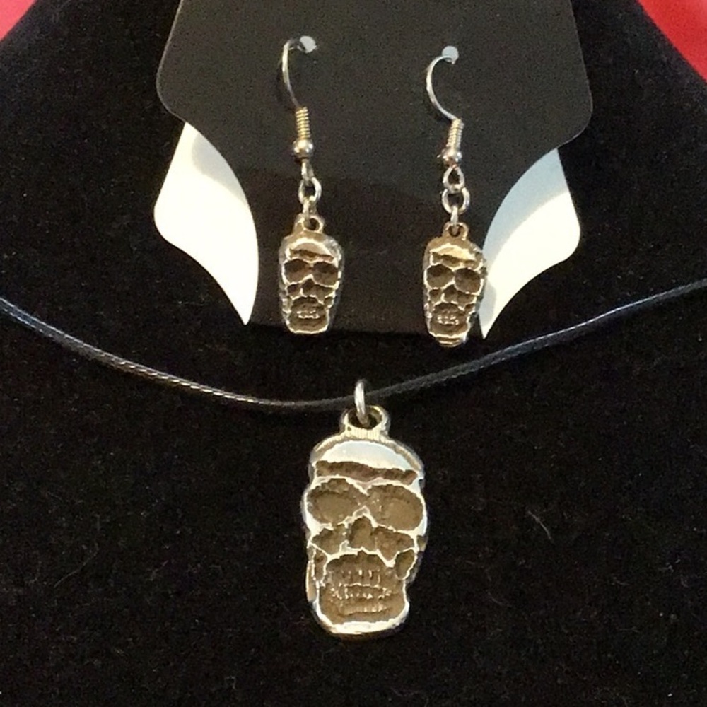925 Pendant and Earrings Skull design